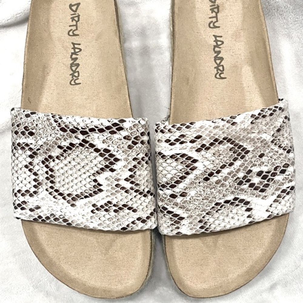 Dirty Laundry size 6 wedge slip on snake print wedge sandal 💕 NWOT